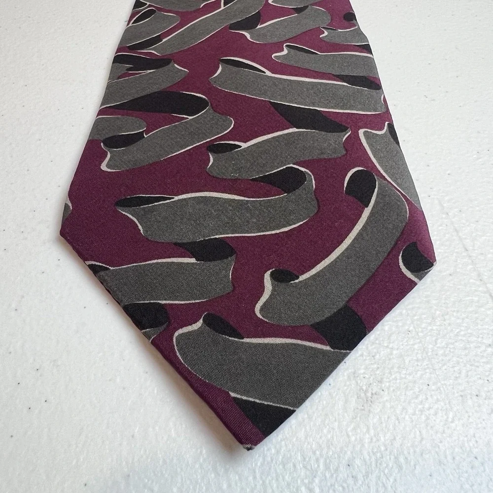 Valentino Cravatte Maroon Gray Italy‎ Abstract 100% Silk Tie Vintage